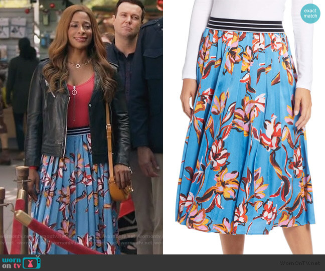 Halogen Printed Pleated Skirt worn by Poppy (Kimrie Lewis) on Single Parents