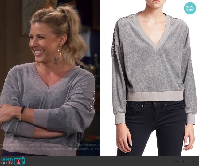 IRO Tapes Cropped V-Neck Sweatshirt worn by Stephanie Tanner (Jodie Sweetin) on Fuller House