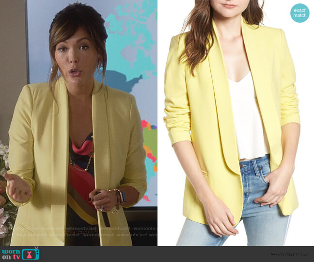 Mural Slouchy Boyfriend Blazer worn by Camille (Lindsay Price) on Splitting Up Together