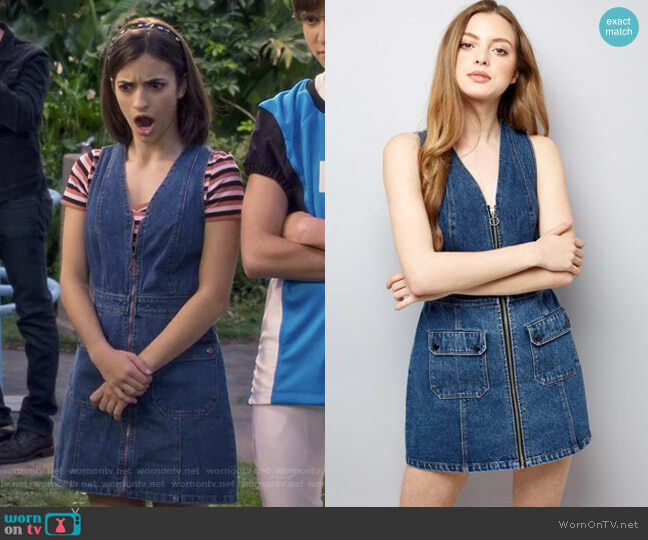 New Look V Neck Zip Front Denim Dress worn by Ramona Gibbler (Soni Nicole Bringas) on Fuller House