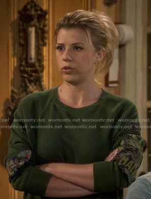 Stephanie’s green embroidered sweatshirt on Fuller House