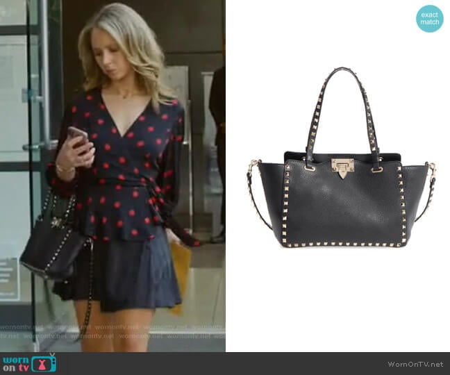 Valentino Garavani Rockstud Leather Tote worn by Veronica Newell (Juno Temple) on Dirty John