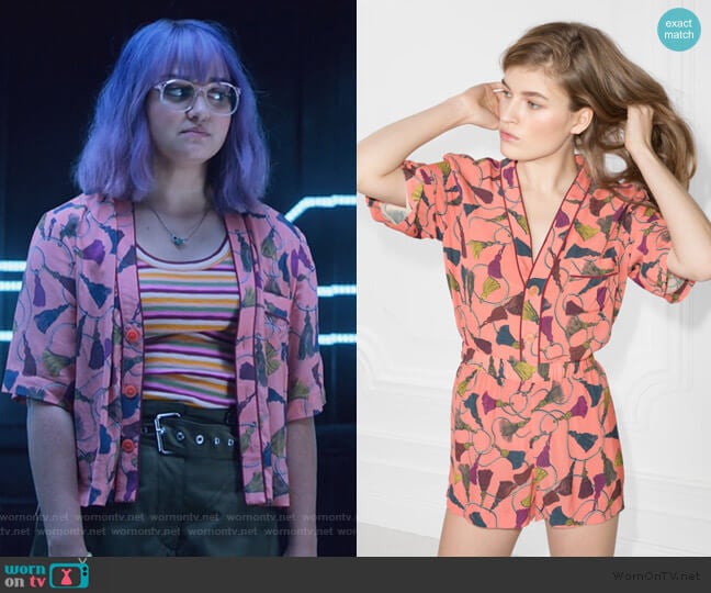 & Other Stories Pyjama Inspired Printed Top worn by Gert Yorkes (Ariela Barer) on Marvels Runaways