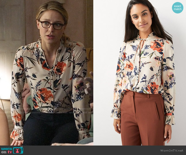 RW&Co Ruffled Georgette Blouse in Chili Floral Multi worn by Kara Danvers (Melissa Benoist) on Supergirl