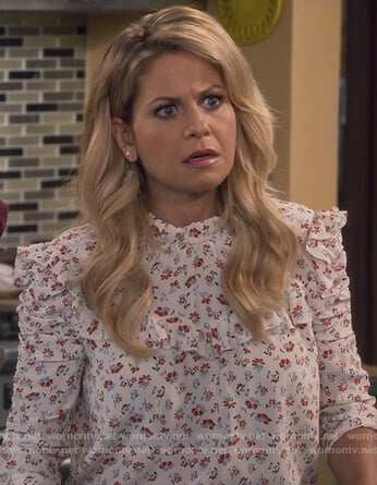 DJ’s white floral ruched sleeve blouse on Fuller House