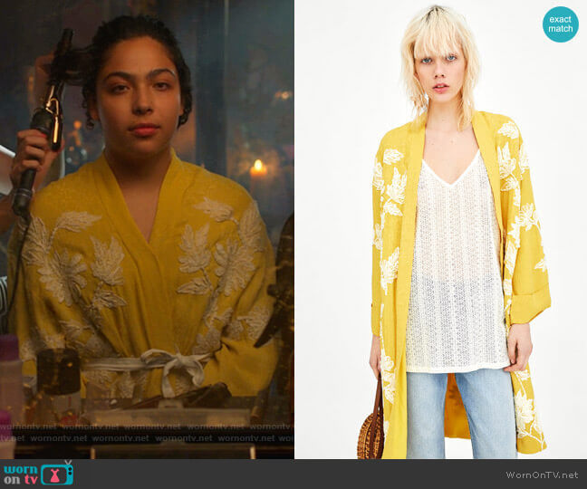 Zara Embroidered Kimono worn by Molly Hernandez (Allegra Acosta) on Marvels Runaways