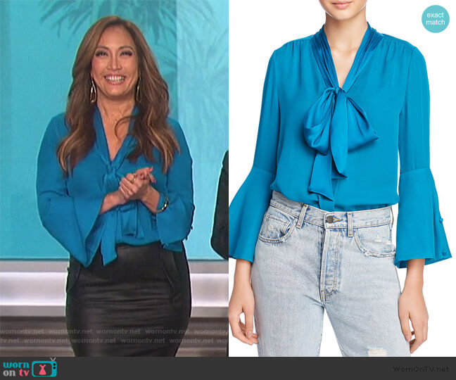 Alice + Olivia Meredith Blouse worn by Carrie Inaba on The Talk