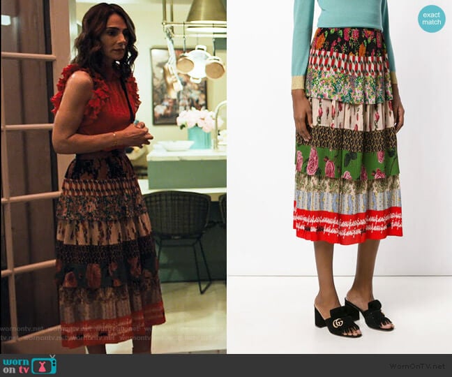 Gucci Acid Bloom print plissé skirt worn by Samantha Delmonico (Annie Parisse) on Friends from College