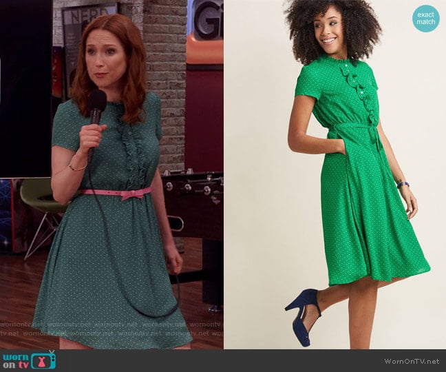 Modcloth Asking for Ruffle Shirt Dress worn by Kimmy Schmidt (Ellie Kemper) on Unbreakable Kimmy Schmidt