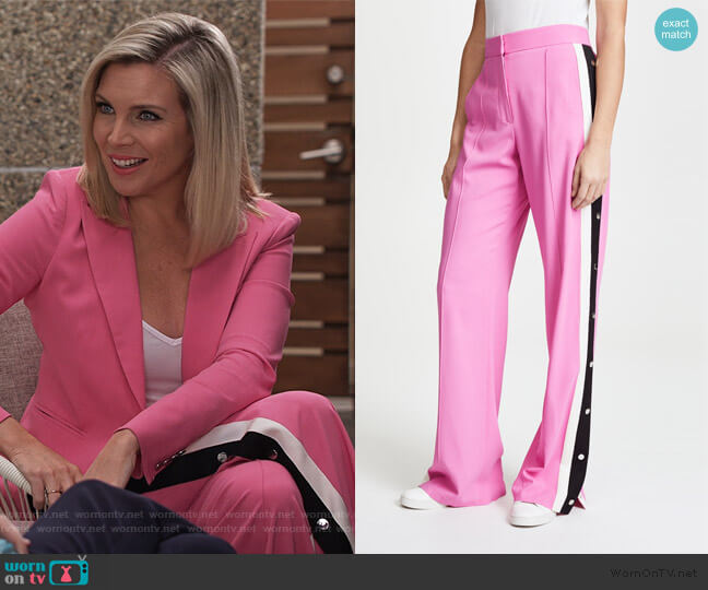 Veronica Beard Russo Trousers worn by Brianna (June Raphael) on Grace and Frankie