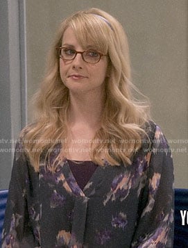 Bernadette’s grey printed v-neck blouse on The Big Bang Theory