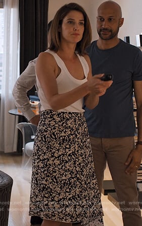 Lisa’s floral pleated inset skirt on Friends from College