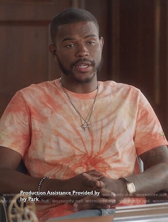 Aaron’s orange tie dye tee on Grown-ish