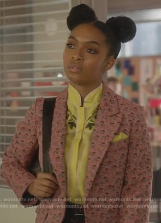 Zoey’s pink floral blazer on Grown-ish