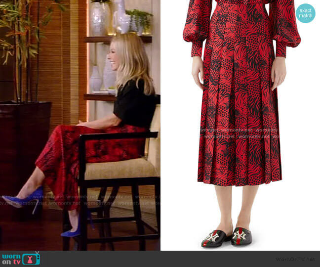 Gucci Tiger Print Pleated Silk Skirt worn by Kelly Ripa on Live with Kelly and Mark