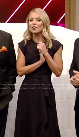Kelly’s navy cap sleeve dress on Live with Kelly and Ryan