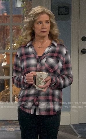 Vanessa’s grey and pink plaid shirt on Last Man Standing