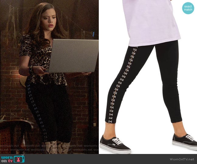 Topshop Joni Hook & Eye Jeans worn by Maggie Vera (Sarah Jeffery) on Charmed