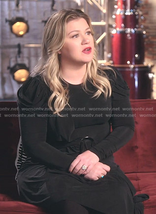 Kelly’s black asymmetric belted dress on The Voice