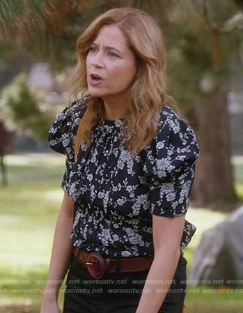 Lena’s black floral puff sleeve top on Splitting Up Together