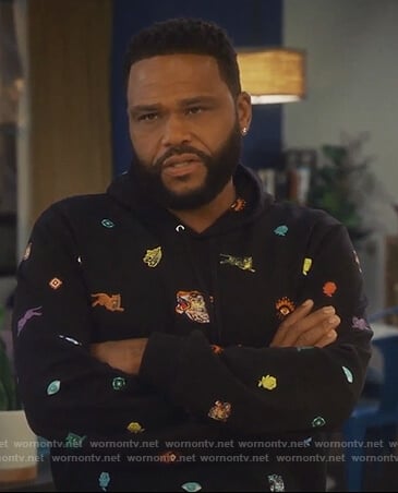 Andre’s black printed hoodie on Grown-ish