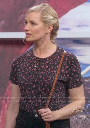 Gemma’s floral tee on The Neighborhood
