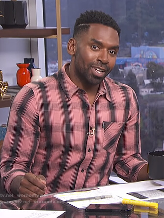 Justin’s pink plaid shirt on E! News Daily Pop