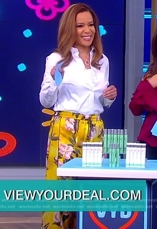 Sunny’s yellow floral pants on The View