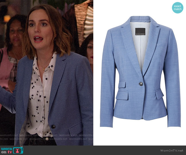 Banana Republic Fitted Crop Lightweight Wool Blazer worn by Angie (Leighton Meester) on Single Parents