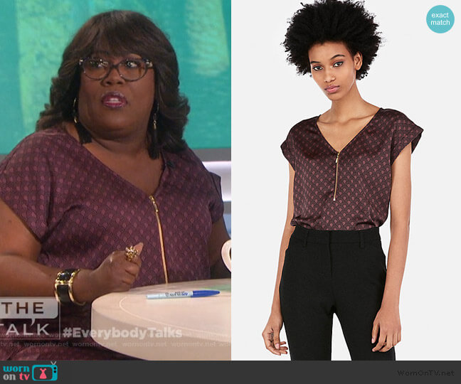 Express Zip Front Print Gramercy Tee worn by Sheryl Underwood on The Talk