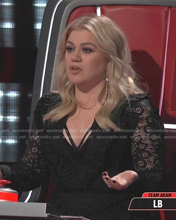 Kelly Clarkson’s black floral lace dress on The Voice