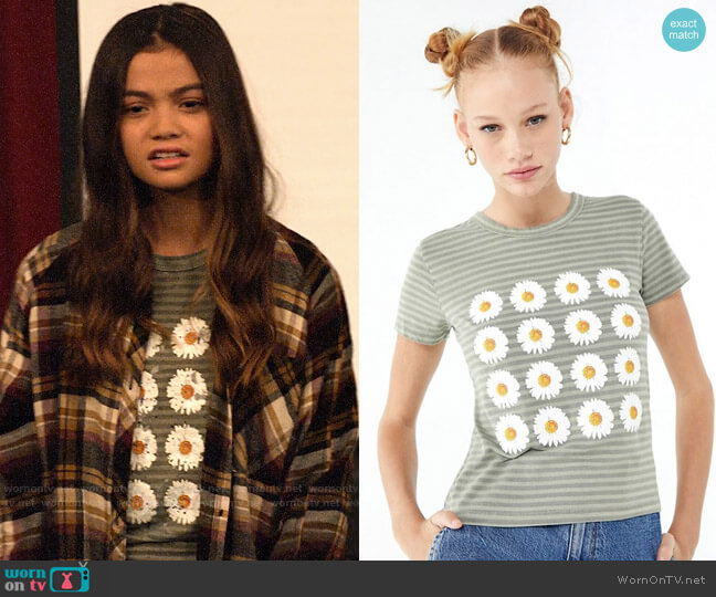 Truly Madly Deeply Daisy Tee worn by Nick (Siena Agudong) on No Good Nick