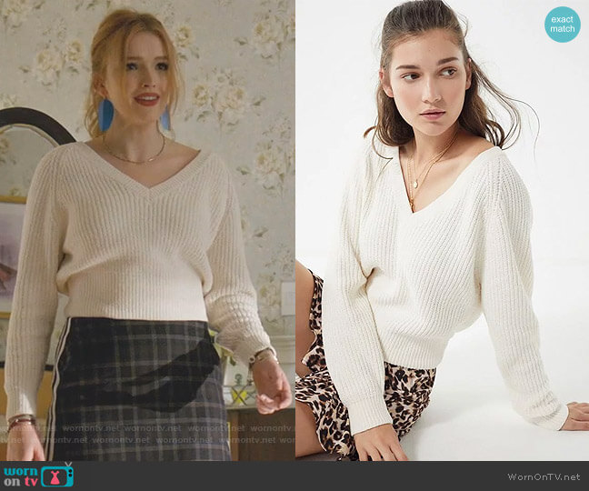 Urban Outfitters Cozy Chenille V-Neck Sweater worn by Kirby Anders (Maddison Brown) on Dynasty