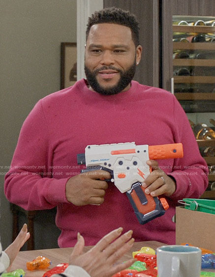 Andre’s pink sweatshirt on Black-ish