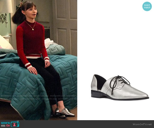 Nine West Watervelt Metallic Oxford worn by Molly (Lauren Lindsey Donzis) on No Good Nick