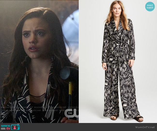 Raquel Allegra Belted Blazer worn by Maggie Vera (Sarah Jeffery) on Charmed