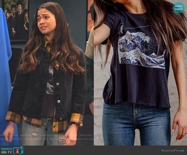 Future State Wave Tee worn by Nick (Siena Agudong) on No Good Nick