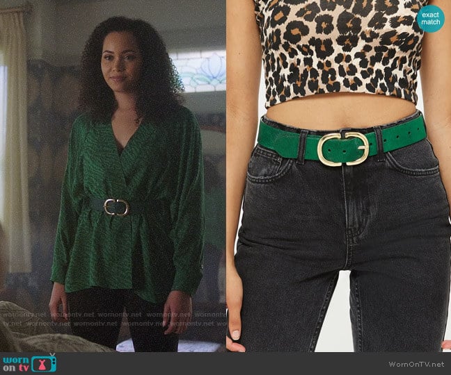 Topshop Pony Buckle Belt worn by Macy Vaughn (Madeleine Mantock) on Charmed