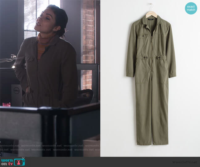 & Other Stories Utility Workwear Boilersuit worn by Cassidy Barrett (Daniella Pineda) on What/If