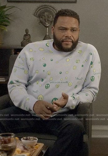 Andre’s emoji sweater on Black-ish