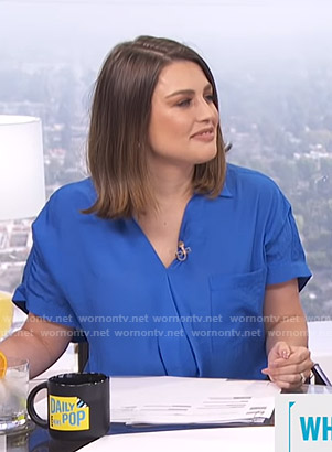 Carissa’s blue v-neck top on E! News Daily Pop