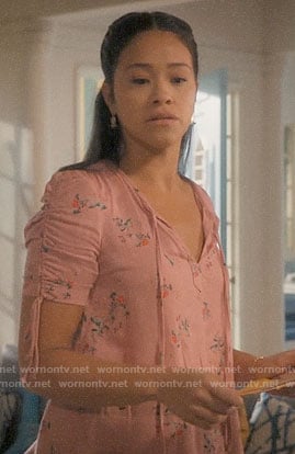 Jane’s pink floral tie sleeve top on Jane the Virgin