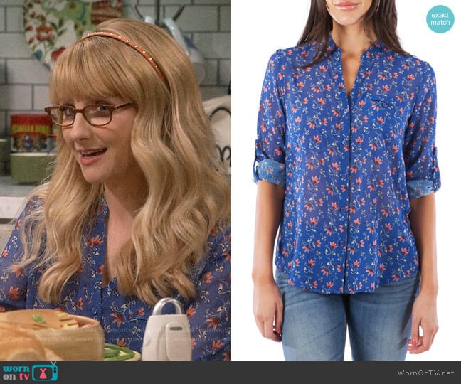 KUT from Kloth Jasmin Top in Champagne Foulard Blue worn by Bernadette Rostenkowski (Melissa Rauch) on The Big Bang Theory