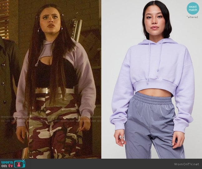 TNA The Super Crop Hoodie in Soft Lilac worn by Maggie Vera (Sarah Jeffery) on Charmed