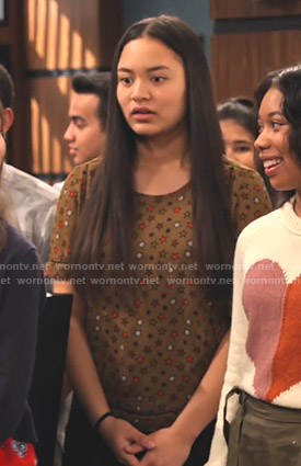 Xuan’s brown star print tee on No Good Nick