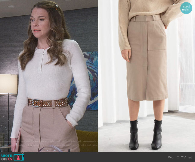 & Other Stories Stretch Cotton Pencil Skirt worn by Liza Miller (Sutton Foster) on Younger