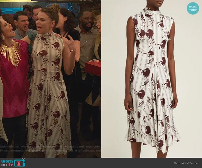 Chloe Little Horses-Print Panelled Cady Midi Dress worn by Liza Miller (Sutton Foster) on Younger