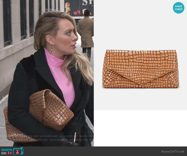 Dries Van Noten Crocodile-Stamped Large Patent Leather Clutch worn by Kelsey Peters (Hilary Duff) on Younger