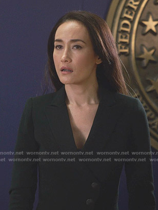 Hannah’s black asymmetric blazer on Designated Survivor