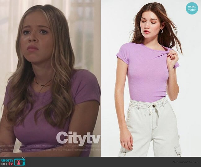 Urban Outfitters The Baby Tee in Purple worn by Samantha Hughes (Holly Barrett) on Life in Pieces